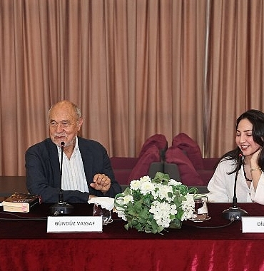 usta-yazar-gunduz-vassaf-okurlariyla-bulustu.jpg