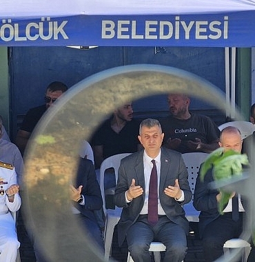 vali-aktas-golcuk-huzurevi-sakinleri-ile-bayramlasti.jpg