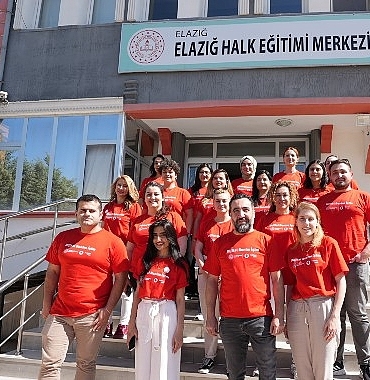 vodafone-gonulluleri-elazigda-iyiligin-yaninda-durdu.jpg