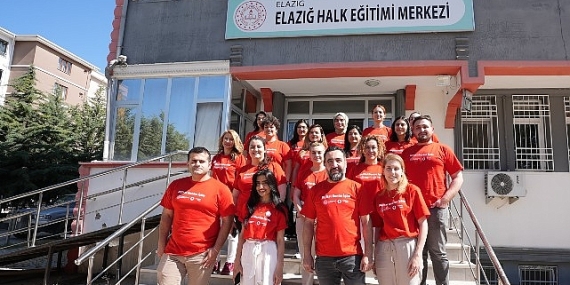 Vodafone gönüllüleri, Elazığ’da iyiliğin yanında durdu