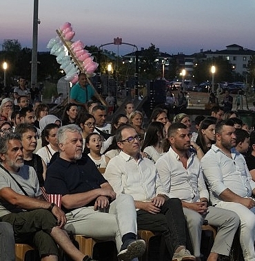 acik-hava-film-gosterimleri-paranoya-ile-basladi.jpg