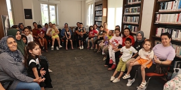 anneler-ve-cocuklar-yaz-tatilinde-kutuphanelerde-bulusuyor.jpg