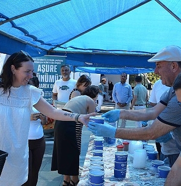 antalya-buyuksehir-belediyesi-geleneksel-asure-ikramlarina-basladi.jpg
