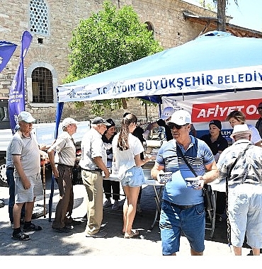 aydin-buyuksehir-belediyesinden-vatandaslara-asure-ikrami.jpg