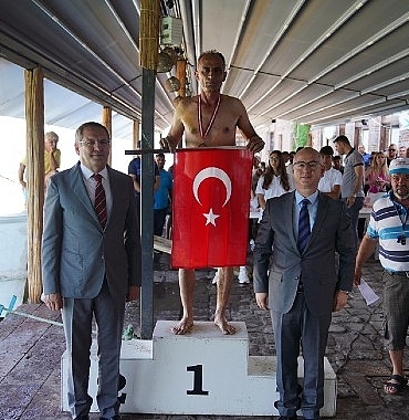 ayvalikta-99-denizcilik-ve-kabotaj-bayrami-coskuyla-kutlandi.jpg