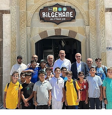 baskan-altay-ve-baskan-pekyatirmaci-bilgehanede-yaz-etkinliklerine-katilan-ogrencilerle-bulustu.jpg
