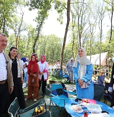 baskan-buyukakin-gebzede-annelerin-piknigine-katildi.jpg