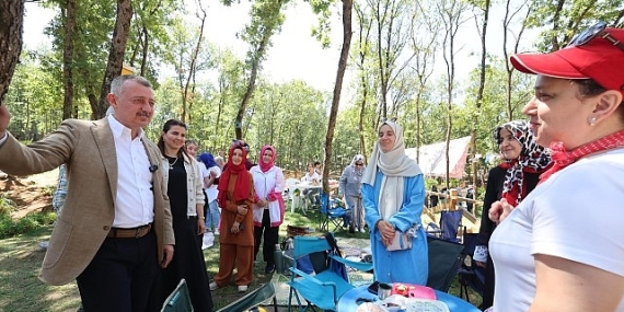 Başkan Büyükakın, Gebze’de annelerin pikniğine katıldı
