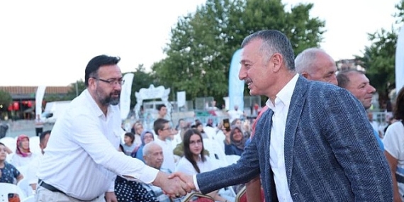Başkan Büyükakın, kazanı açtı, ilk helvaları dağıttı