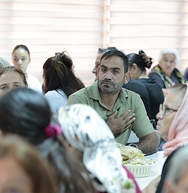 baskan-mutlu-birlik-sofrasinda-canlarla-bir-araya-geldi.jpg