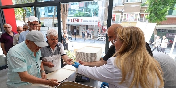Başkan Ovalıoğlu Dev Kazanda Aşure Kaynattı