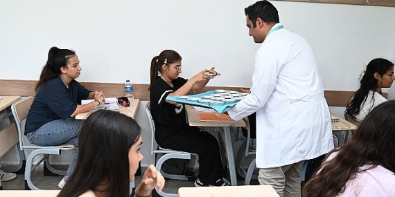 Başkan Topaloğlu’ndan gençlere aşure ikramı