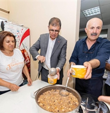 baskan-tugay-asure-bereketini-paylasti.jpg