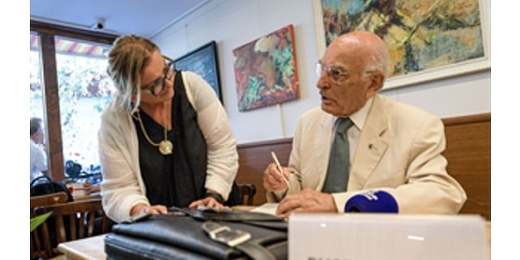 Başkan Tugay Prof. Dr. Ruşen Keleş’in imza gününe katıldı