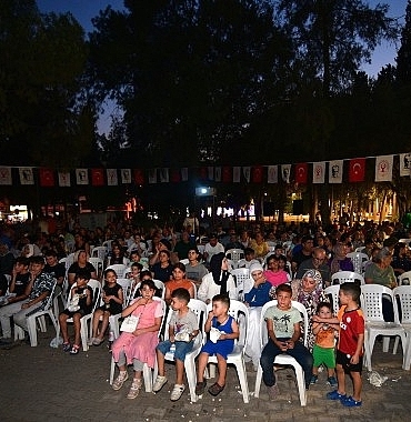bornovada-acik-hava-sinemasiyla-gulmeye-devam.jpg