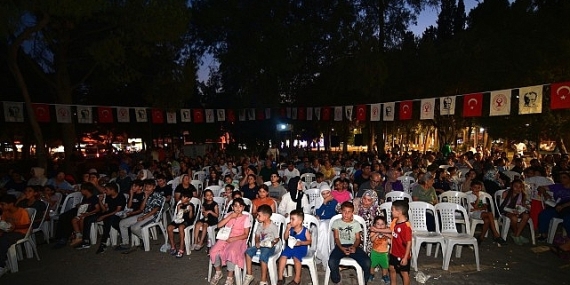 Bornova’da Açık Hava Sineması’yla gülmeye devam