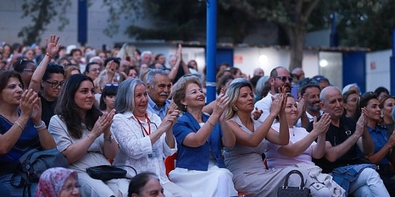 Burhaniye Belediyesi Kadınlar Korosundan Unutulmaz Bir Gece