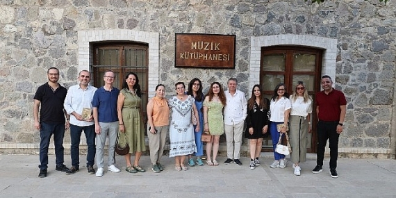 Büyükşehir’in yazarlık atölyesi ‘Anlatılmayan Öyküler’ kitabıyla ilk meyvesini verdi