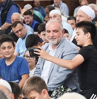 canikte-camiler-cocuk-sesleriyle-senlendi.jpg