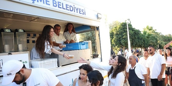 Çeşme Belediyesi’nden Muharrem Ayında aşure ikramı