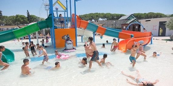 Çocuklar Aquaparkta Serinliğe Doydu, Aileler Başkan Çerçioğlu’na Teşekkür Etti