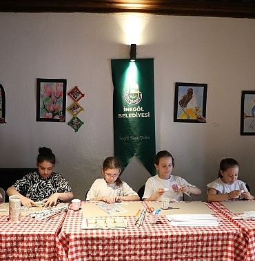 cocuklar-sanat-atolyelerinde-hem-egleniyor-hem-ogreniyor.jpg