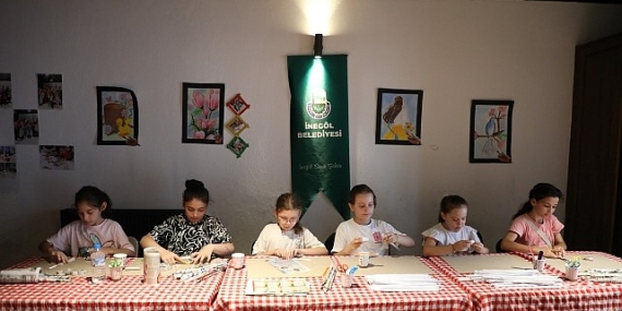 Çocuklar Sanat Atölyelerinde Hem Eğleniyor Hem Öğreniyor