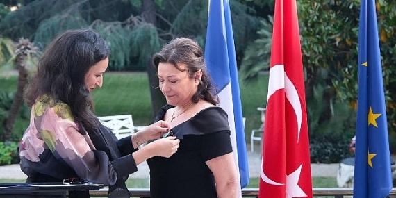 Doç. Dr. Leman Figen Yılmaz’a Fransa’dan Sanat ve Edebiyat Şövalyesi Nişanı