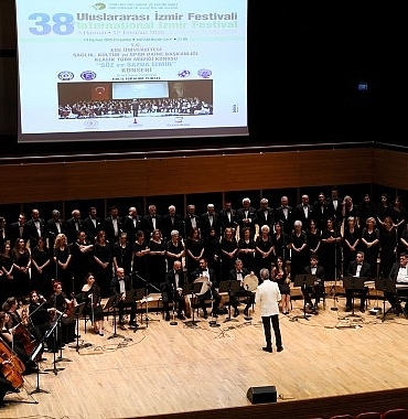 eu-klasik-turk-muzigi-korosundan-izmir-festivalinde-unutulmaz-performans.jpg
