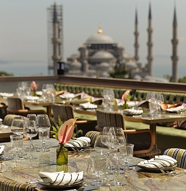 gecmisten-gunumuze-uzanan-bir-sentez-yolculugu-yuzyillar-boyunca-suregelen-gastronomi-geleneklerinin-modern-dokunuslarla-bulusmasi.jpg