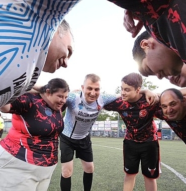 golcuk-koyler-arasi-geleneksel-6-futbol-turnuvasi-basladi.jpg
