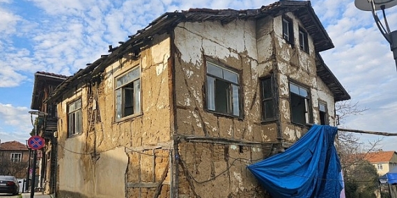 Gölcük’te Korunması Gereken Kültür Varlığı Binanın Restorasyonu Devam Ediyor