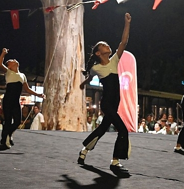 gurcu-dans-toplulugundan-kemerde-kultur-soleni.jpg