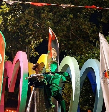 gurcu-dans-toplulugundan-kemerde-muhtesem-sov.jpg