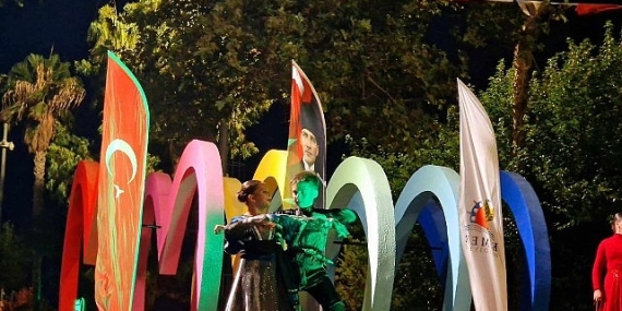 Gürcü dans topluluğundan Kemer’de muhteşem şov