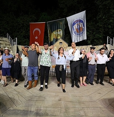 ilmik-ilmik-efes-selcukta-buyuk-begeni-topladi.jpg