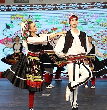 inegolde-kultur-sofrasi-kuruldu-10-ulkenin-temsilcileri-ayni-masada-bulustu.jpg