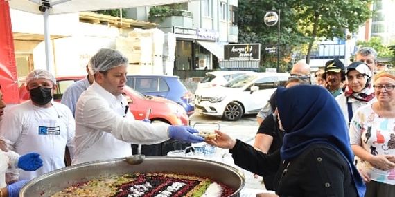 Kadıköy’de 21 mahallede aşure ikramı