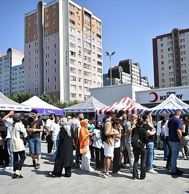 kariyer-fuari-is-arayanlar-ile-isverenleri-bulusturdu.jpg