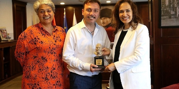 Karşıyaka Belediye Tiyatrosu’nda ödül gururu!