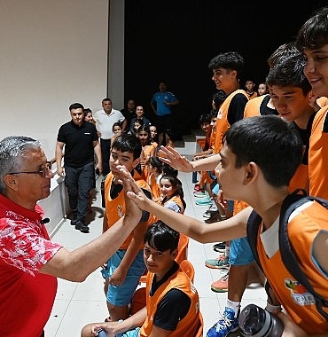 kemer-belediyesi-ucretsiz-basketbol-ve-voleybol-kurslari-basladi.jpg