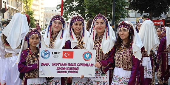 Kocaeli’de 2. Balkan Halk Oyunları rüzgârı esti