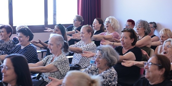 Konak’ta kahkaha yogası