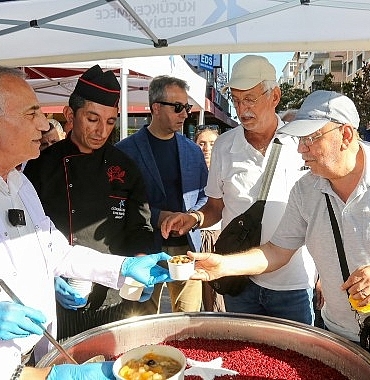 kucukcekmece-belediyesinden-binlerce-kisiye-asure-ikrami.jpg