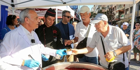 Küçükçekmece Belediyesi’nden Binlerce Kişiye Aşure İkramı