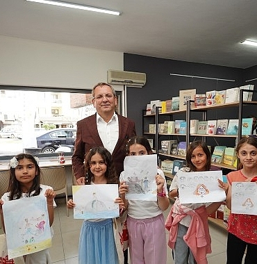 minik-karikaturistler-is-basinda-ayvalik-belediyesinden-cocuklara-renkli-bir-yaz-atolyesi.jpg
