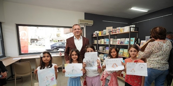 Minik Karikatüristler İş Başında! Ayvalık Belediyesi’nden Çocuklara Renkli Bir Yaz Atölyesi