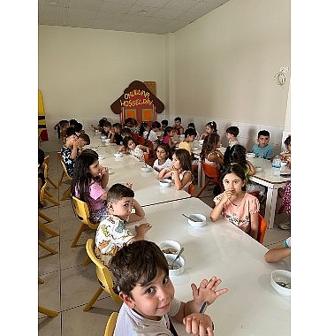 minik-ogrencilere-asure-ikrami.jpg