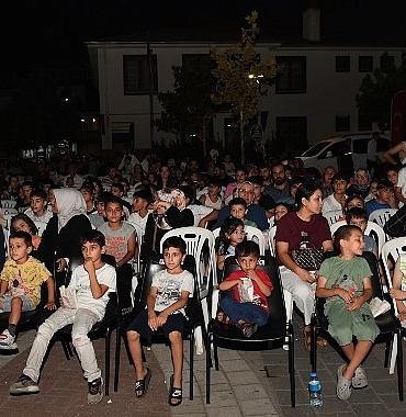osmangazi-belediyesinin-sinema-gecelerine-yogun-ilgi.jpg