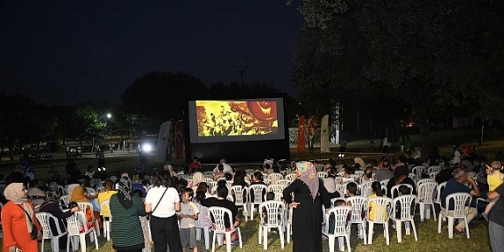 Osmangazi’de açık hava sinema keyfi devam ediyor